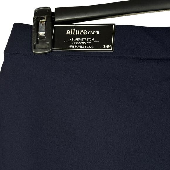 Alfred Dunner Petite SZ 16P Allure Capris Stretch Pull-On Flat Front Pocket Navy - Picture 4 of 6